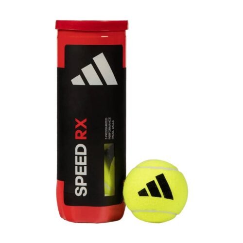 Eine Röhre mit Tennisbällen mit der Aufschrift „Adidas Speed RX Court Padelbälle“ und einem Logo steht aufrecht. Daneben ist ein einzelner leuchtend gelber Tennisball mit demselben schwarzen Logo ausgestellt. Der Hintergrund ist schlicht weiß.