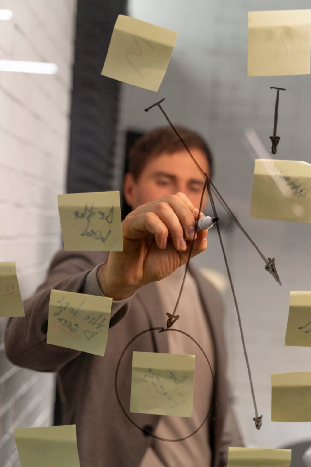 propietario negocio trabajando su estrategia