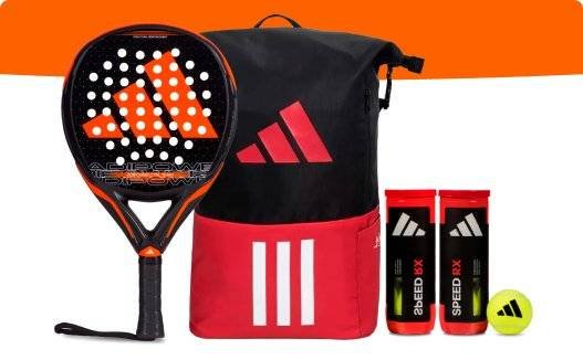 Ein Padelschläger mit orange-schwarzem Design, ein schwarz-roter Rucksack, zwei Tuben mit Padelbällen mit der Aufschrift „Speed RX“ und ein einzelner gelber Ball sind vor einem weißen Hintergrund angeordnet.