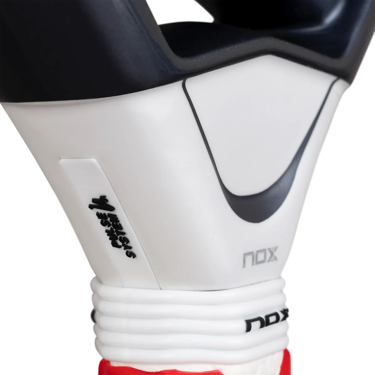 nox-at10-genius-12k-lite-2026-padelschlaeger-agustin-tapia-11